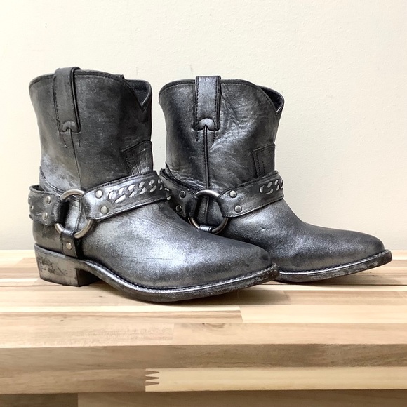 Frye Shoes - FRYE Billy Chain Short Western Boot
